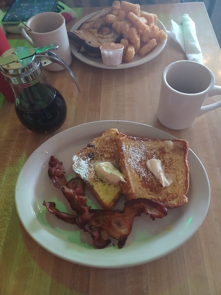 Freddie's Family Restaurant-10