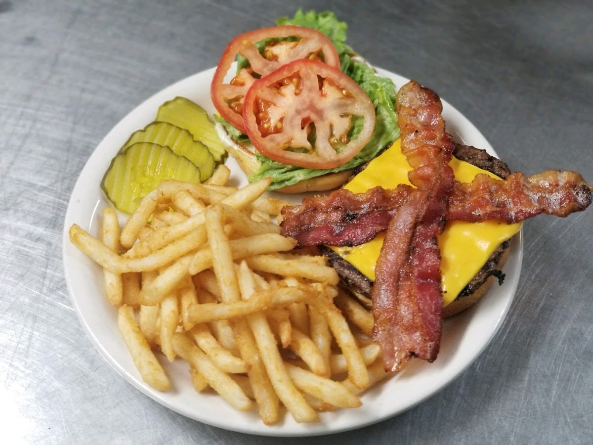 Freddie's Family Restaurant-2