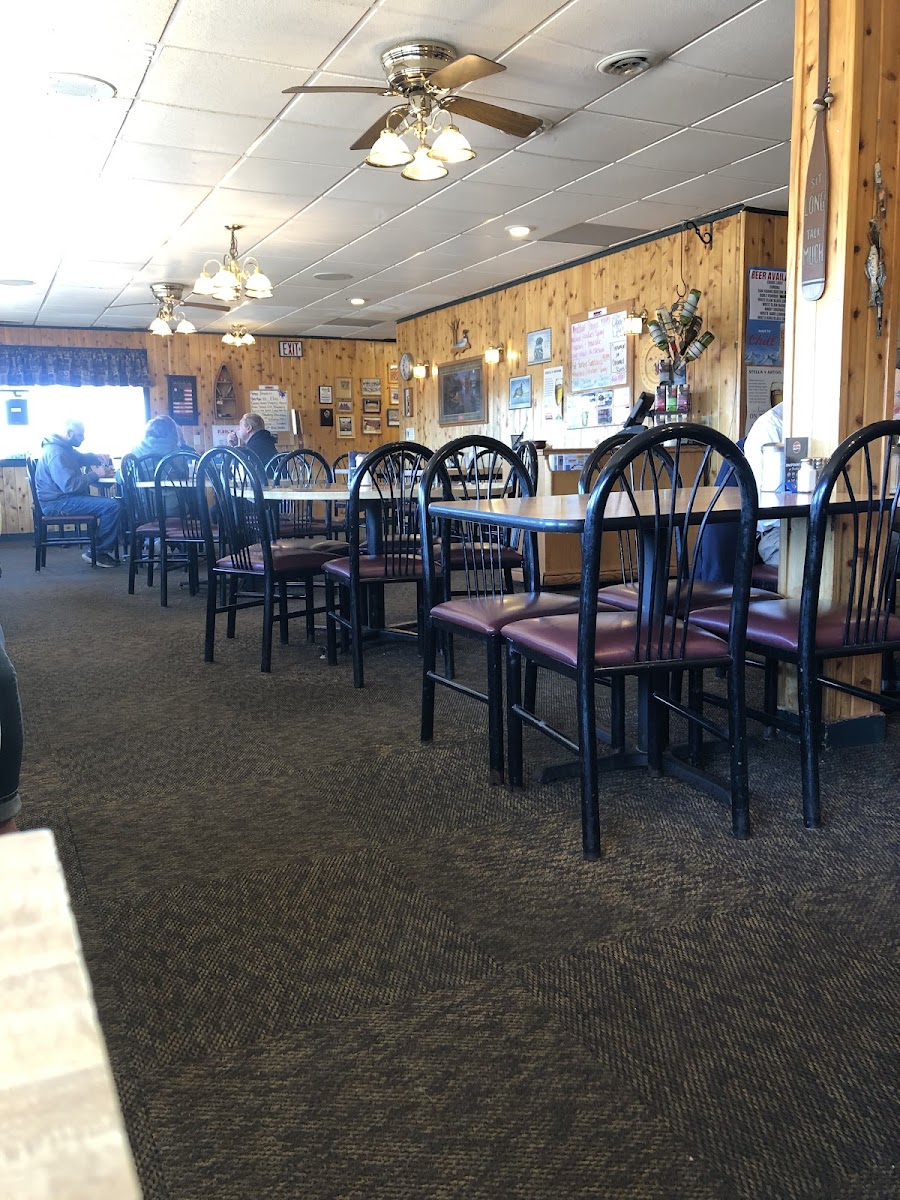 Freddie's Family Restaurant-3