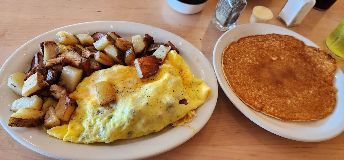 Freddie's Family Restaurant-7