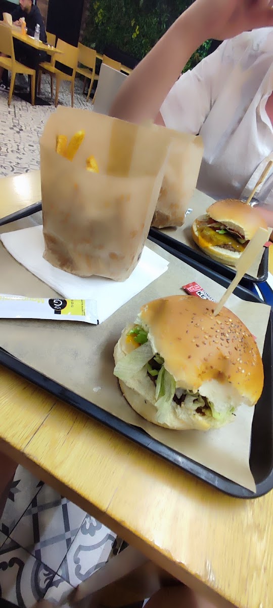 Friends Burger Bar-5