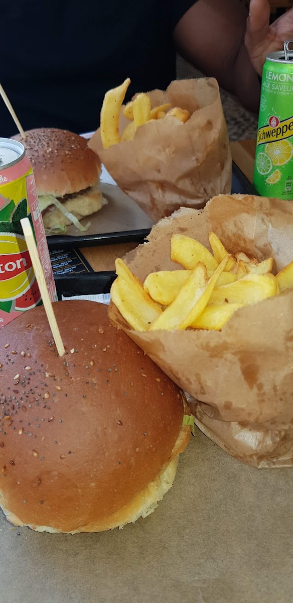 Friends Burger Bar-6