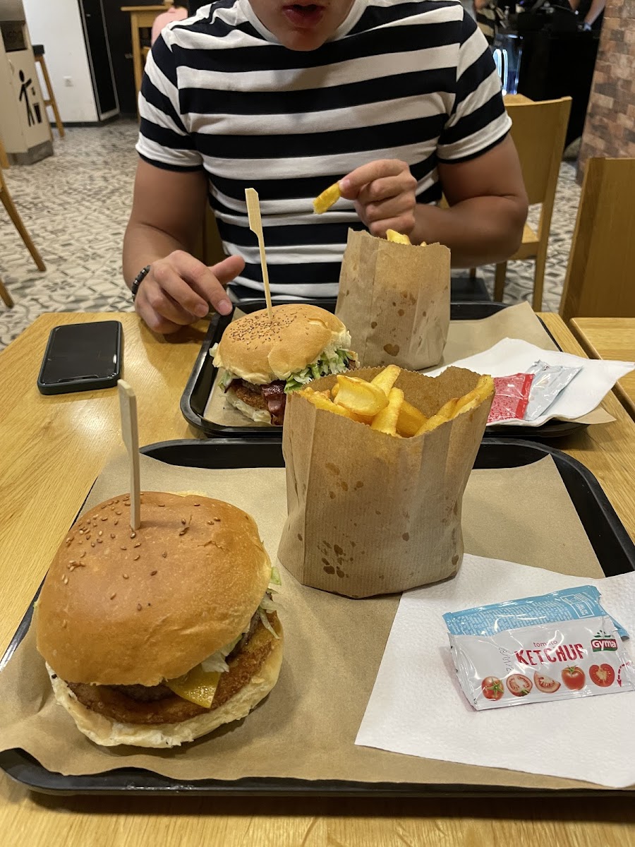 Friends Burger Bar-9