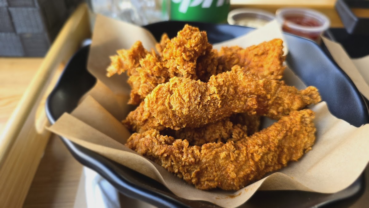Frispy Smash Burgers & Buttermilk Fried Chicken.-5