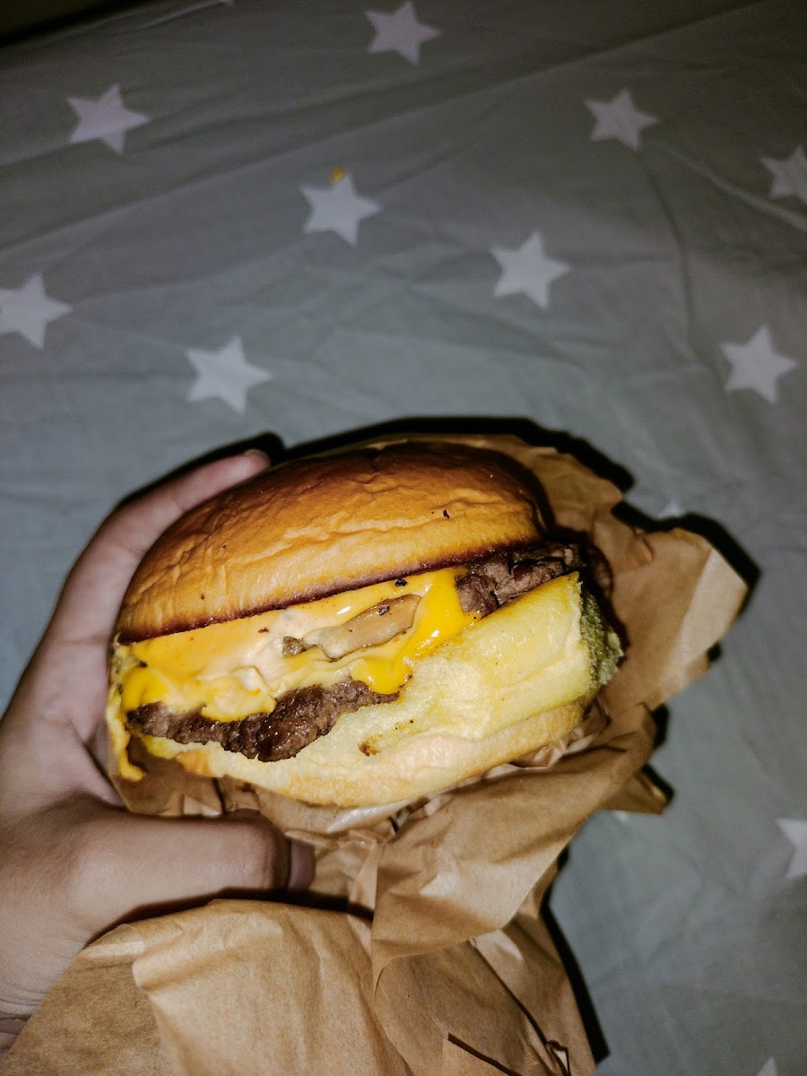 Frispy Smash Burgers & Buttermilk Fried Chicken.-8