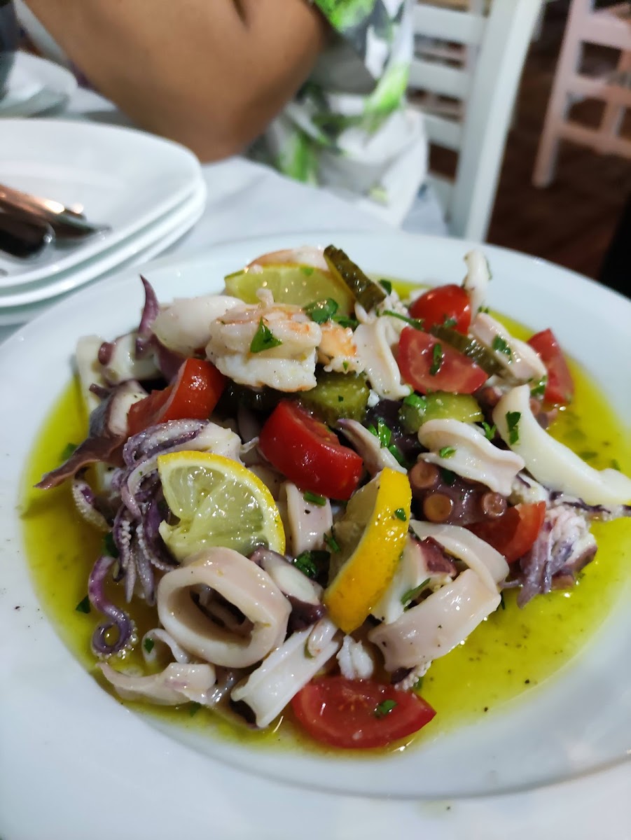 Ftelea Fish Taverna Saranda-6