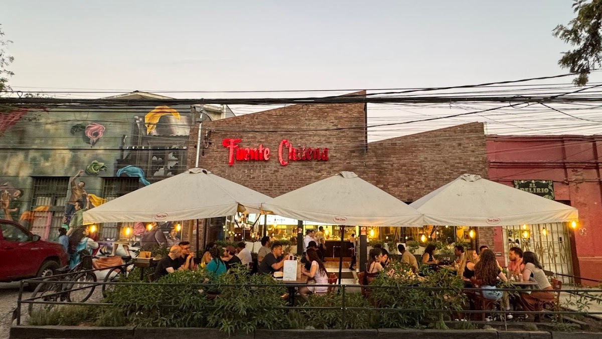 Fuente Chilena - Local Barrio Italia