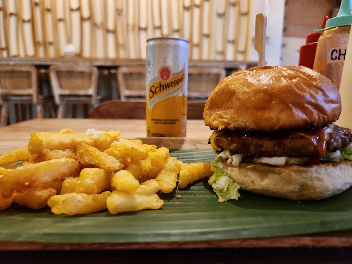 Gaees Burger Ubud-10