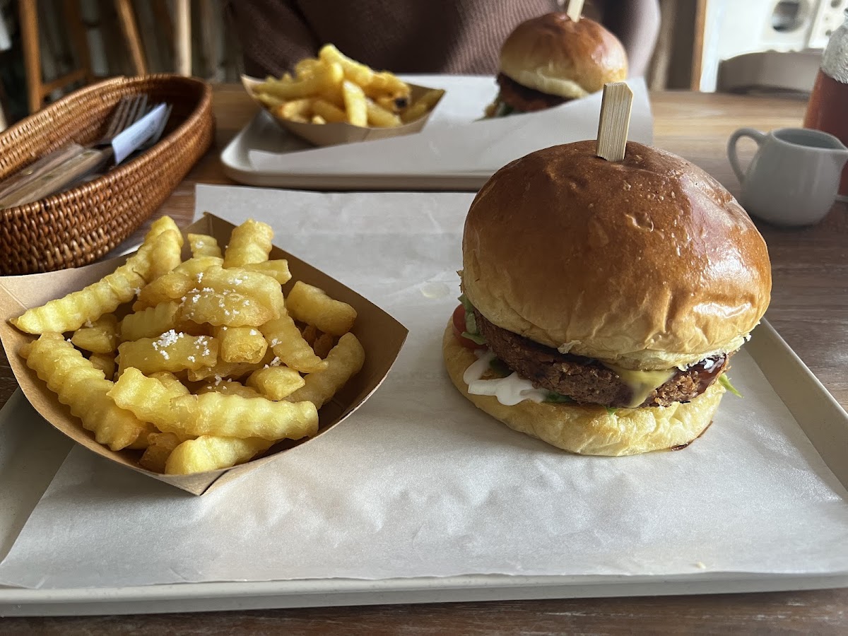 Gaees Burger Ubud-9