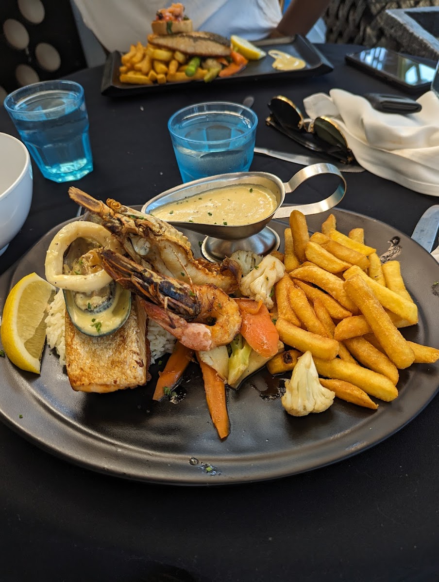 Galaxy Seafood And Mediterranean Restaurant-8