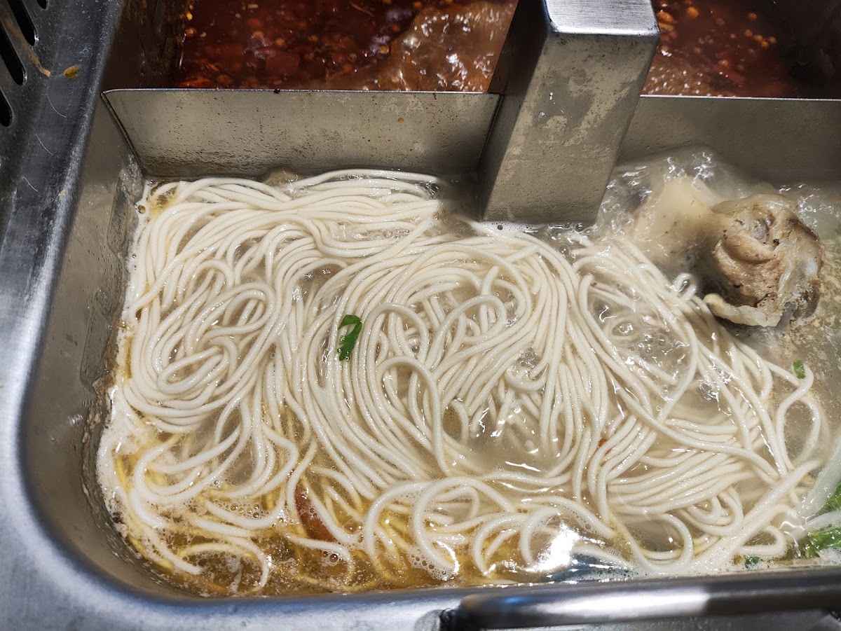 Gang Yu Hot Pot Nha Trang 港渝火锅芽庄店(Lẩu Trung Hoa/나트랑 샤브샤브)-6
