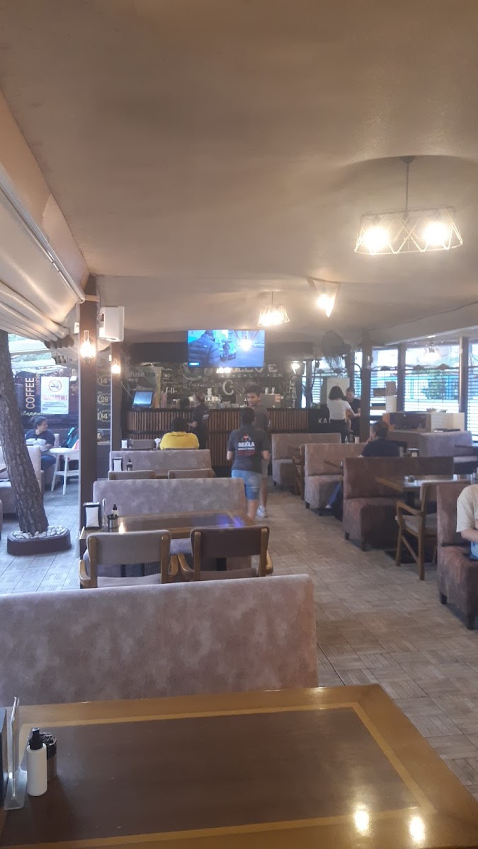 Üçgen Kafe-4