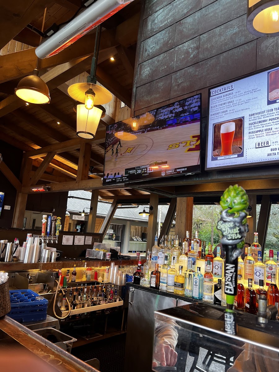 Geyser Point Bar & Grill-3