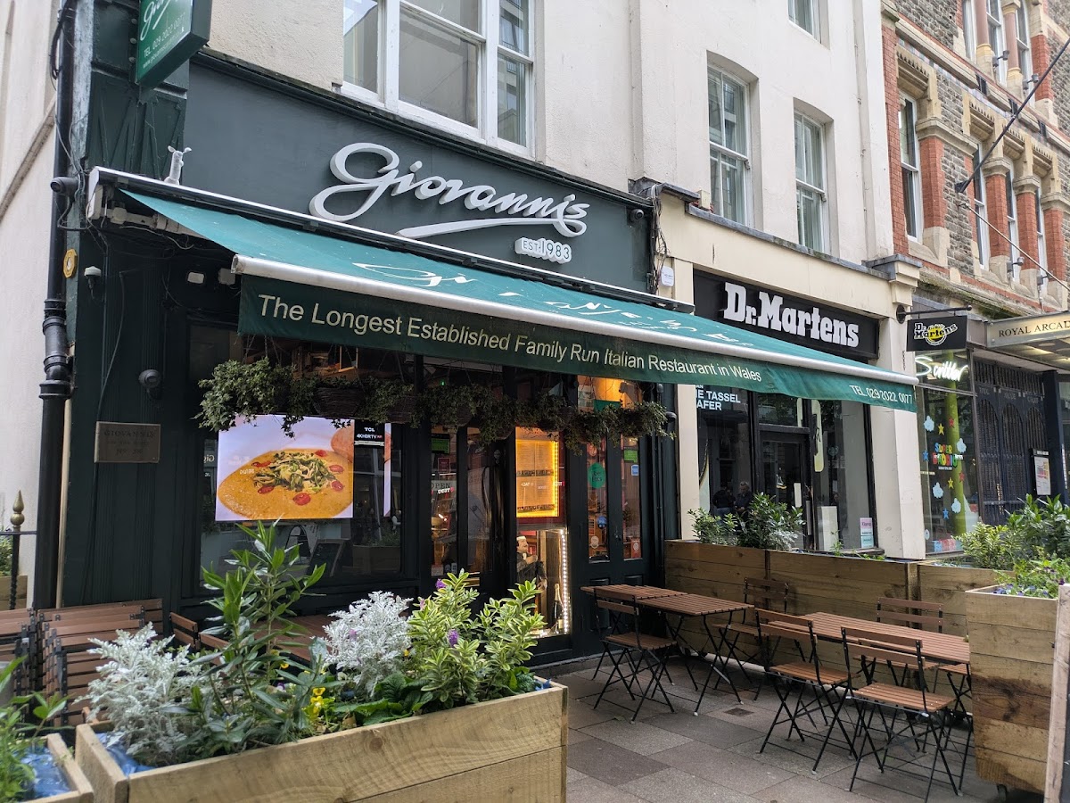 Giovannis On The Hayes