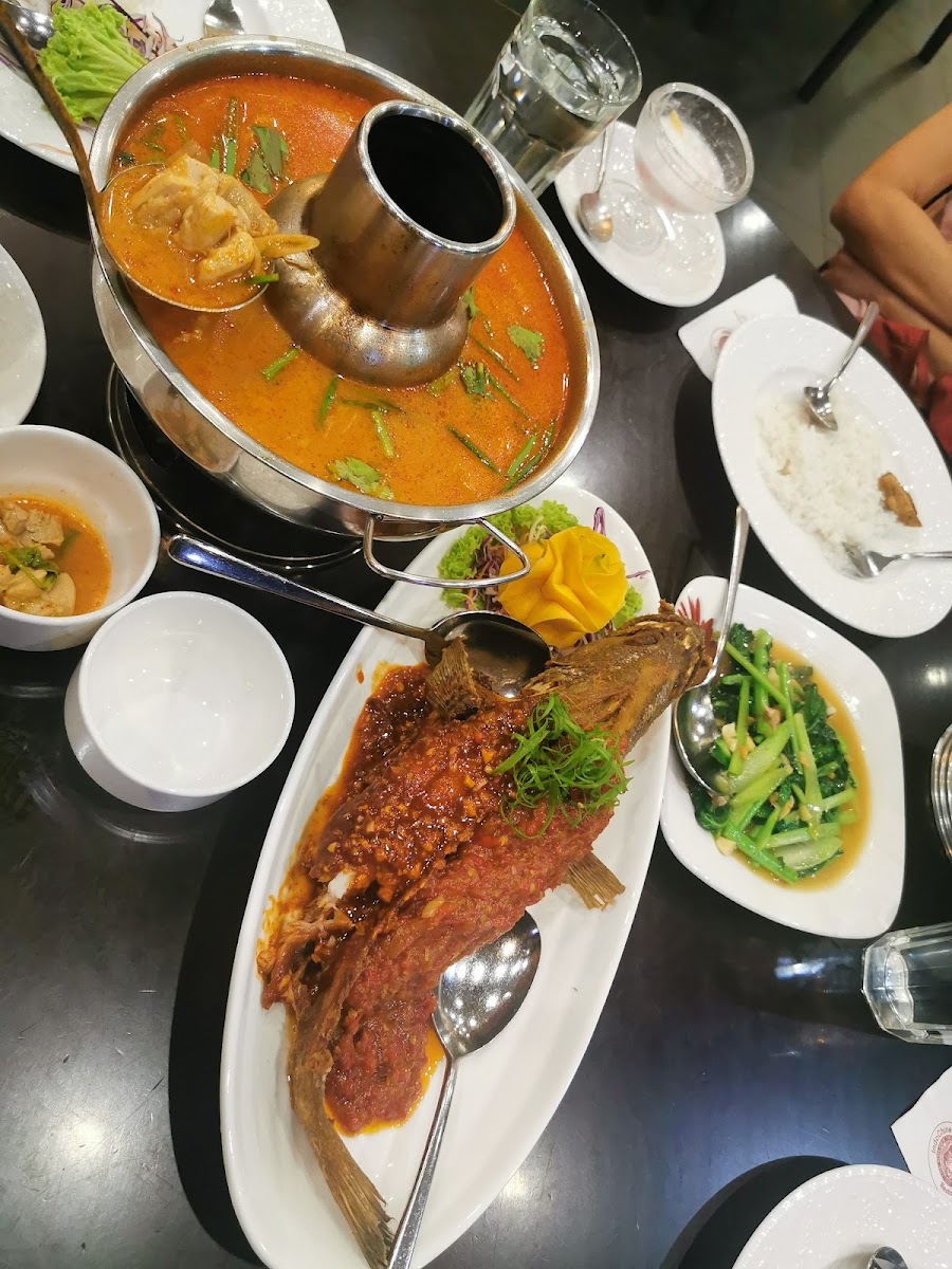 Golden Triangle Thai Cuisine - Auto City-7