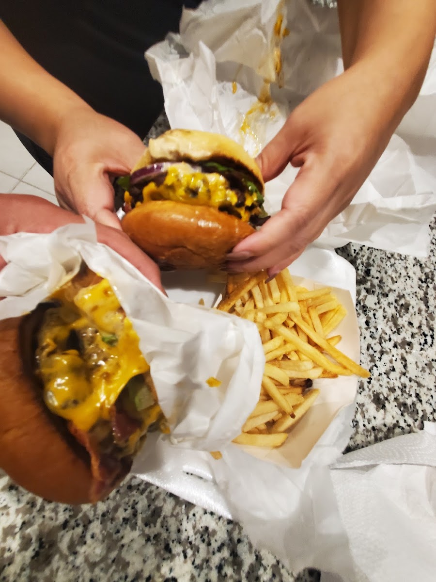 Good Burger Grill-7