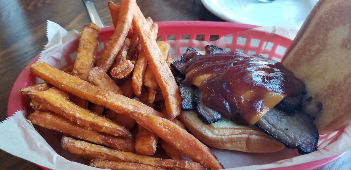 Grap's Burgers & Brews-9
