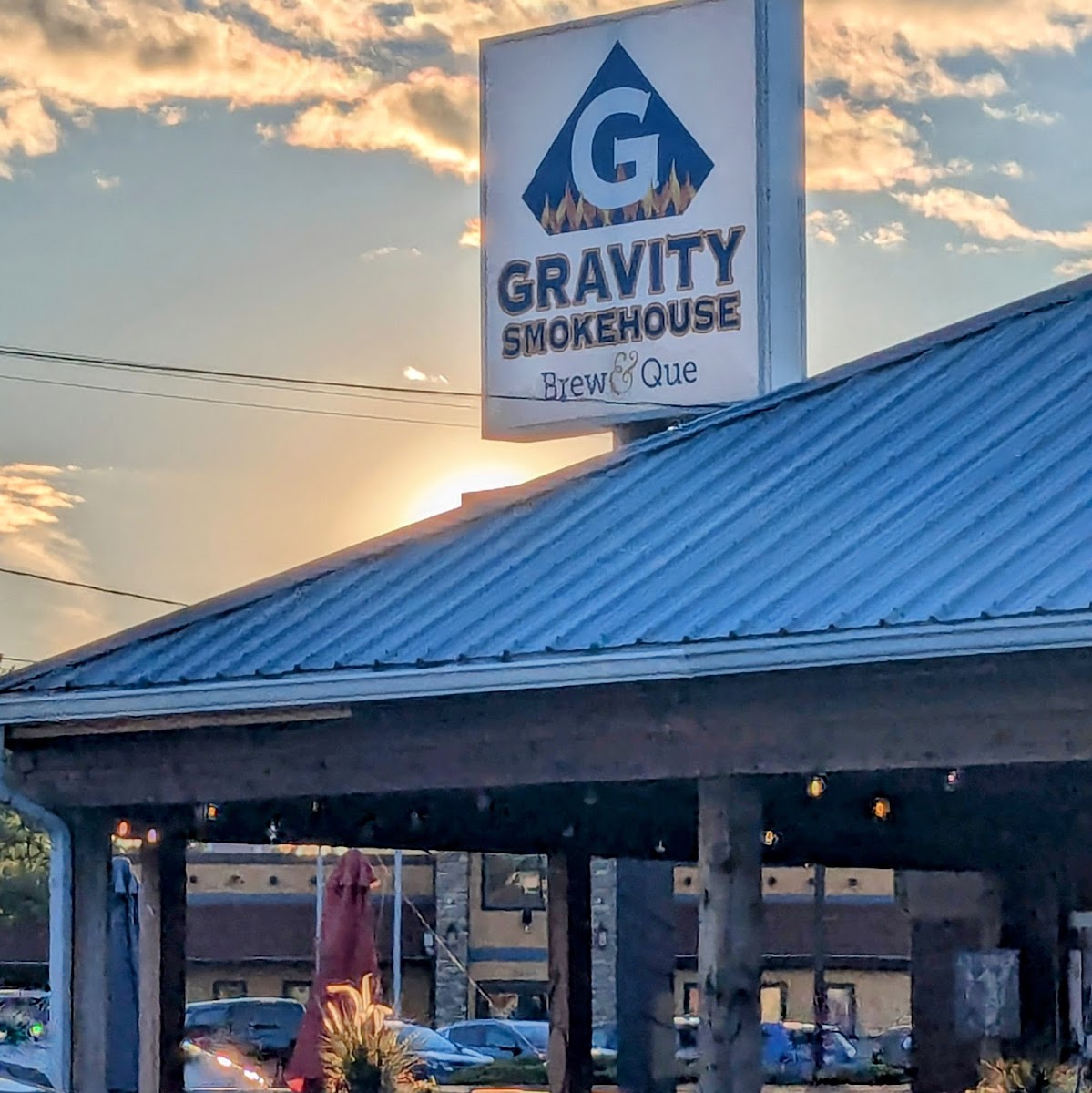 Gravity Smokehouse Brew & Que