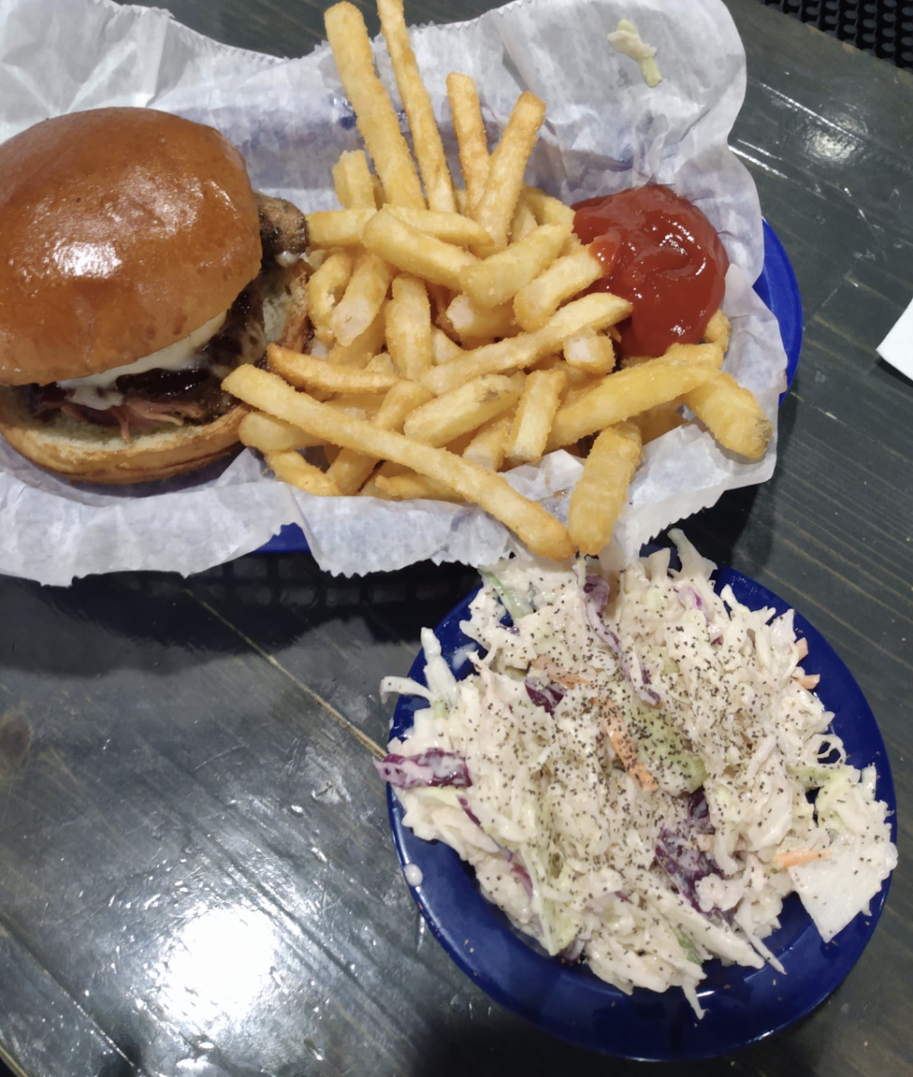 Gravity Smokehouse Brew & Que-10
