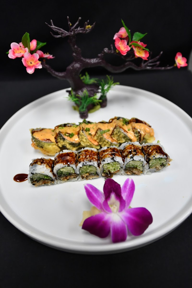 Green Papaya Thai & Sushi (210 Location)-3