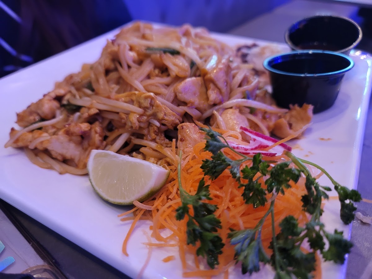 Green Papaya Thai & Sushi (210 Location)-5