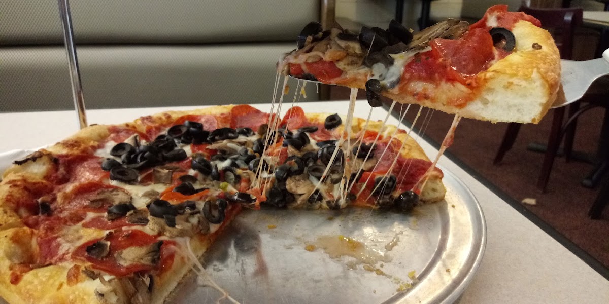 Grumpy Toms Pizzeria-5