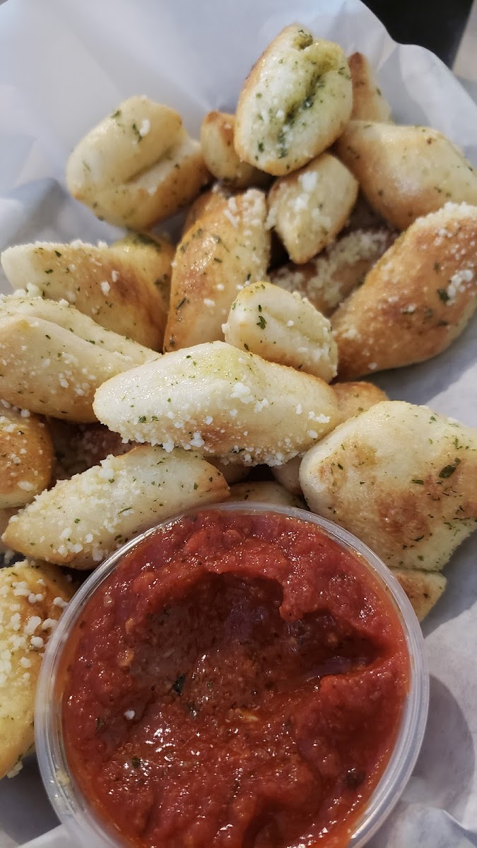 Grumpy Toms Pizzeria-6