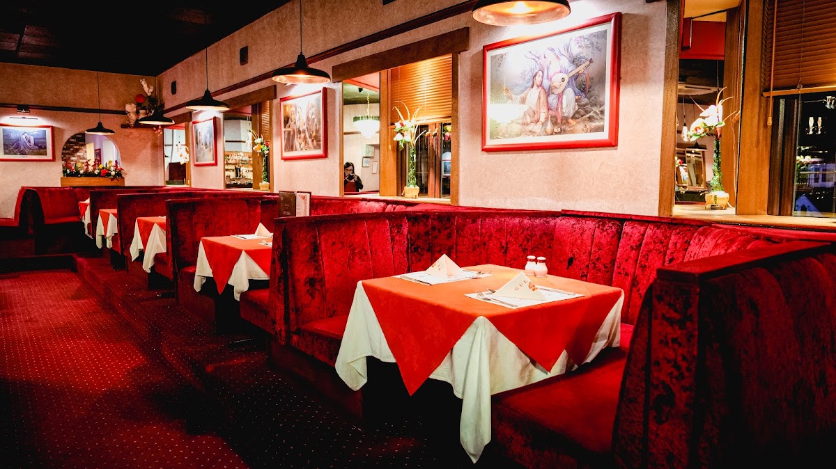 Gulnar Tandoori