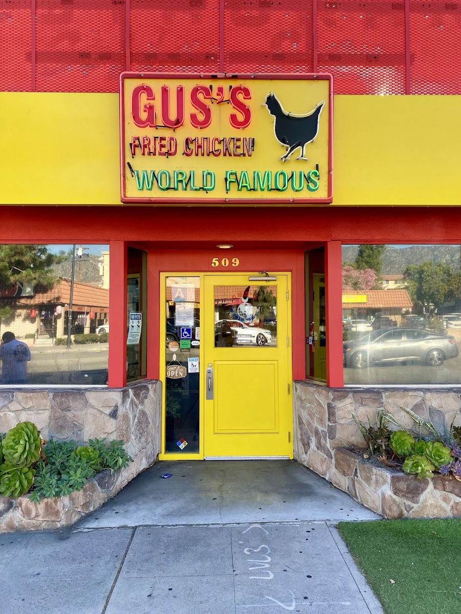 Gus's World Famous Fried Chicken