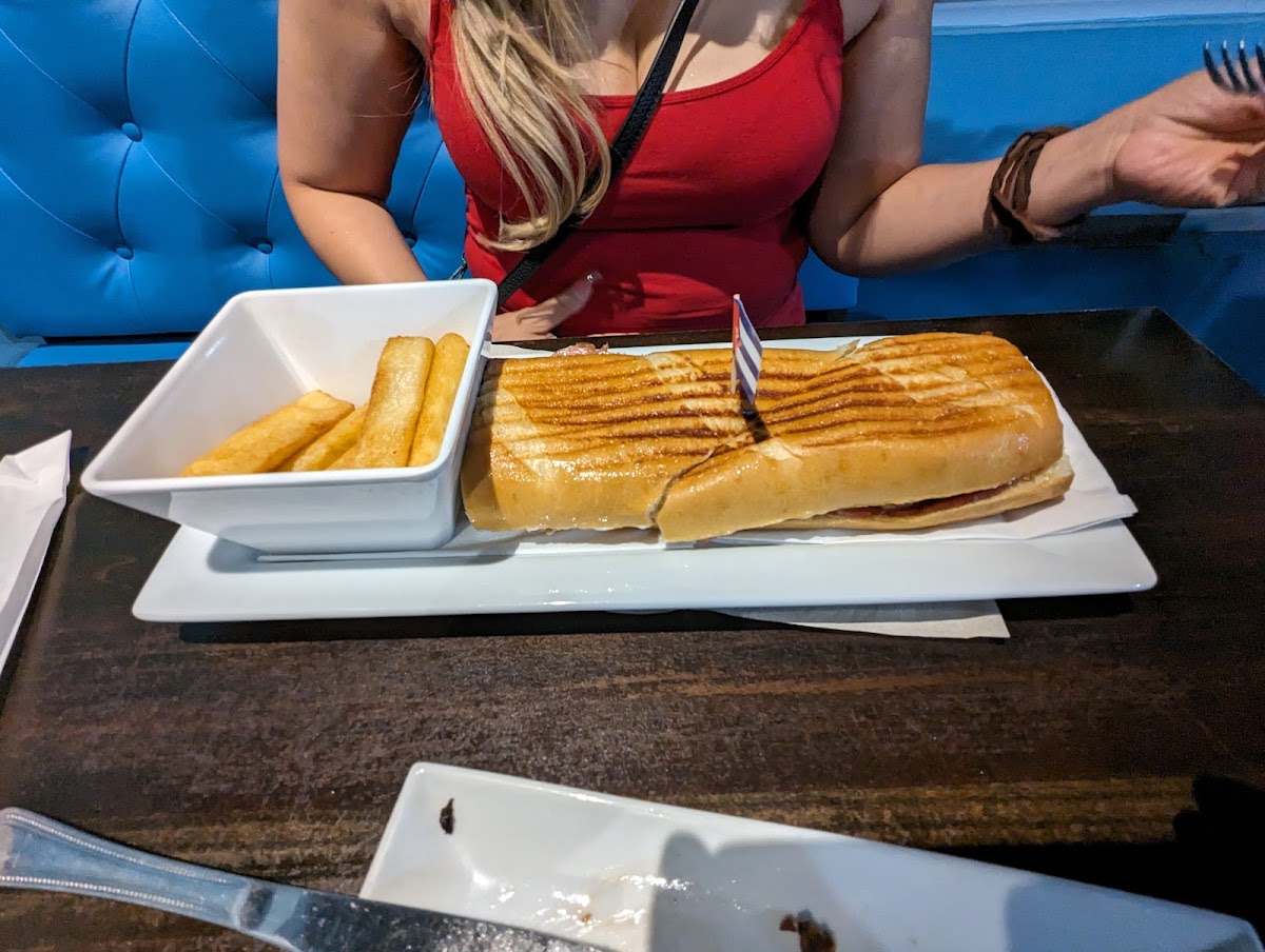 Habana Blue Bar - Restaurant-5