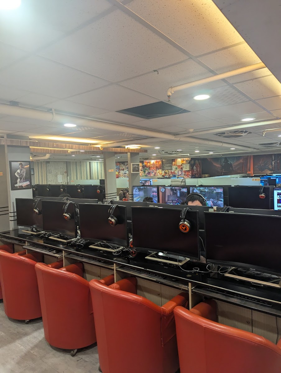Hackers Internet Cafe West Store