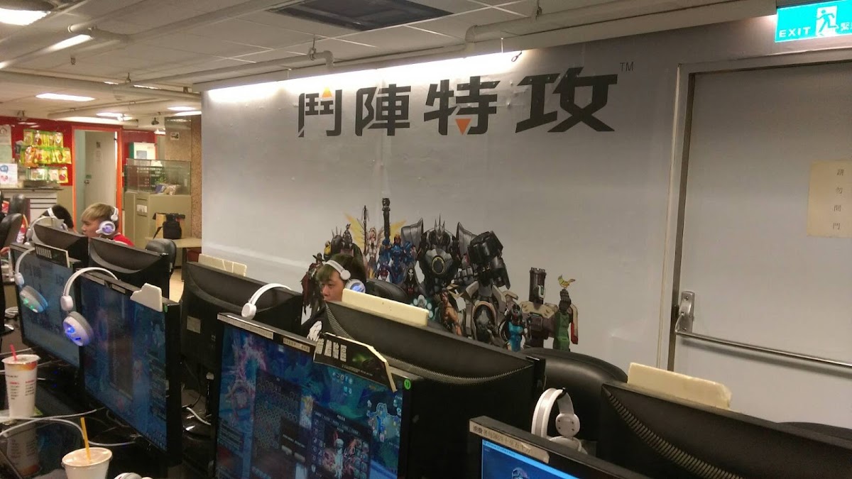 Hackers Internet Cafe West Store-7