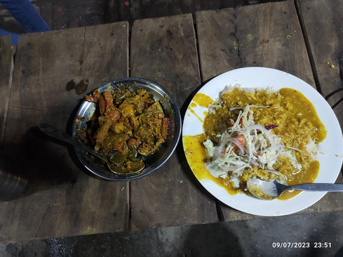 Haji Bashir Yadgar Daal Chawal And Restaurant-3