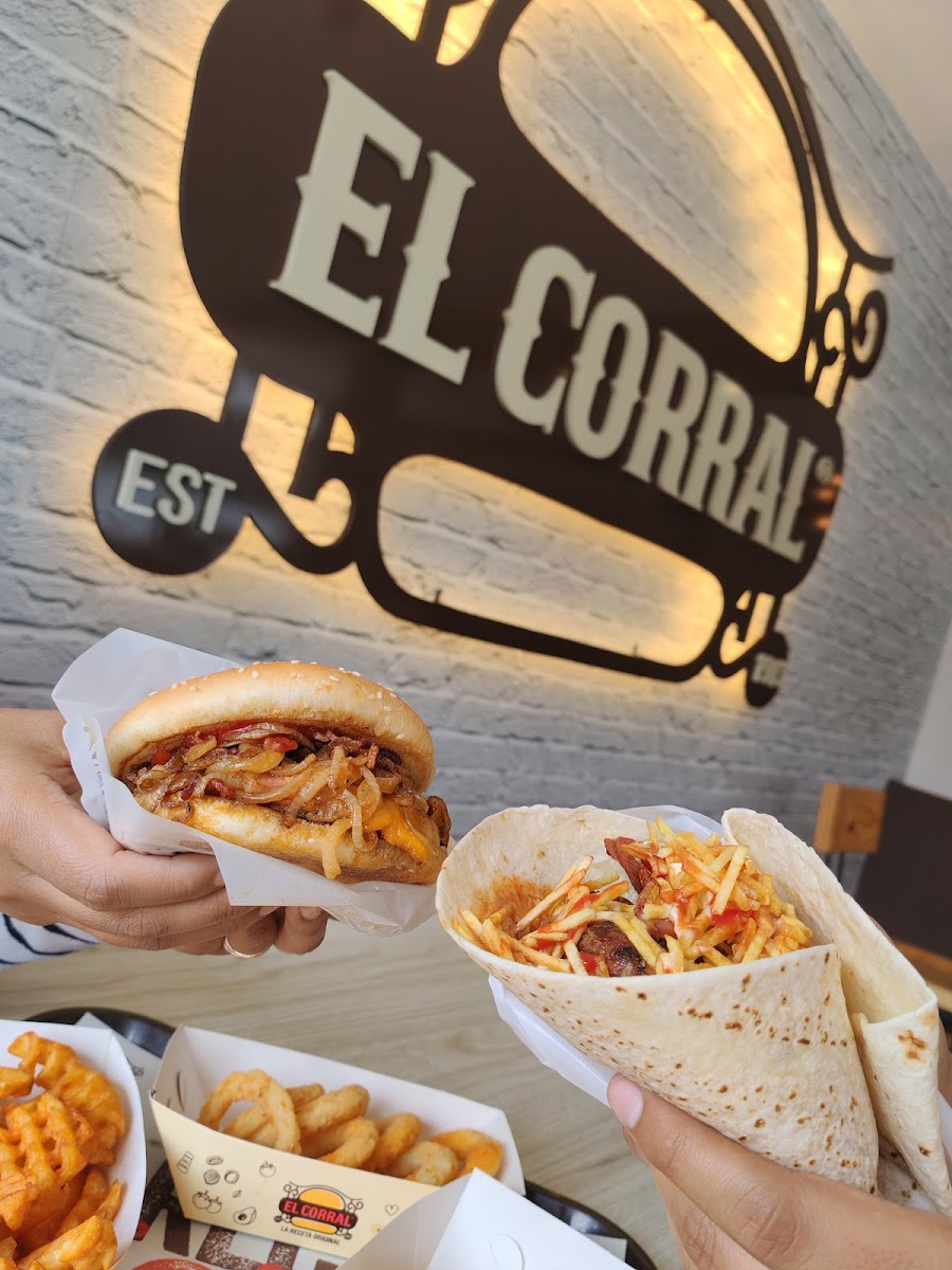Hamburguesas El Corral Paseo San Francisco - Cumbayá-3