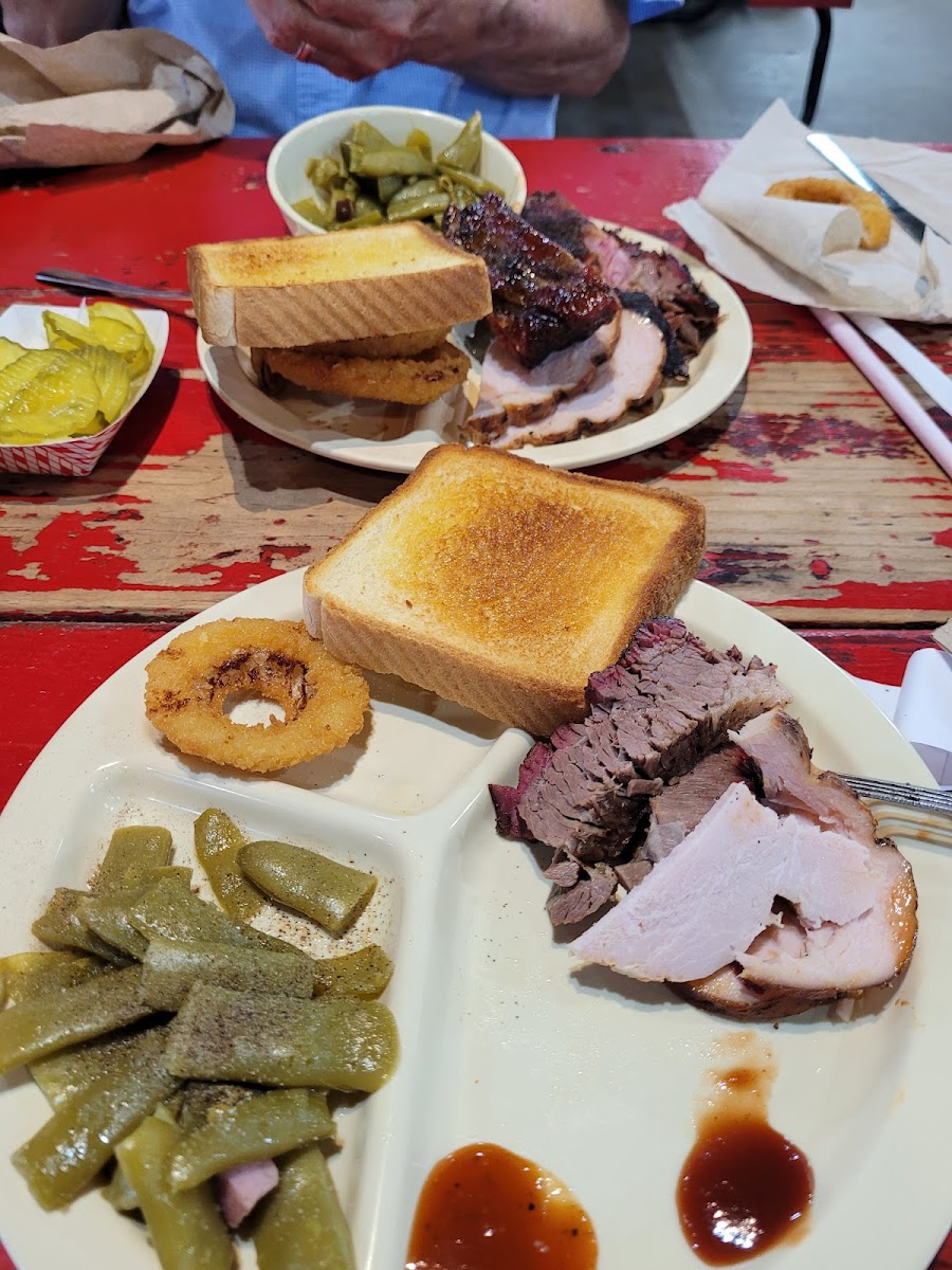Hammond's Bbq-6