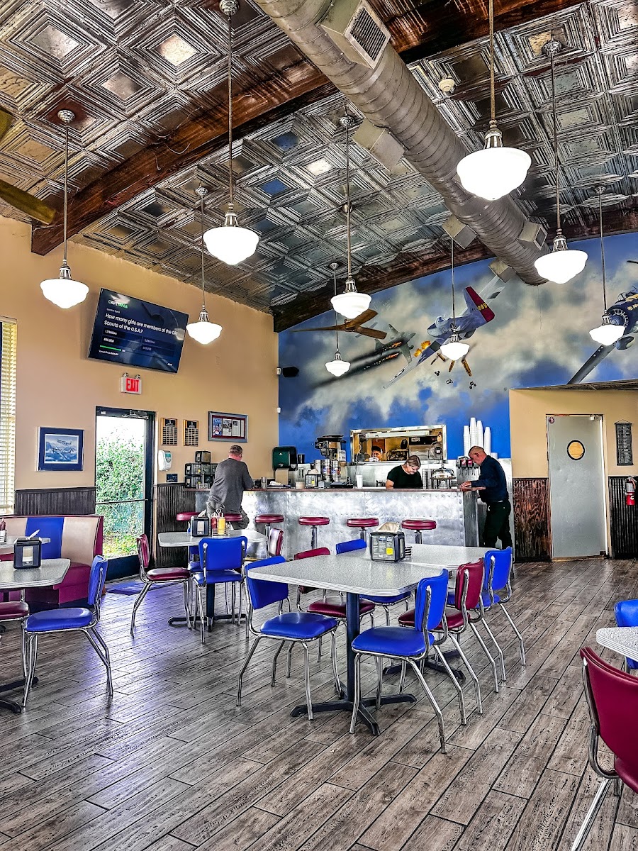 Hangar 6 Air Cafe-4