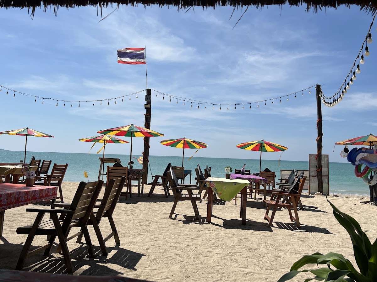 Happy Beach Bar & Restaurant