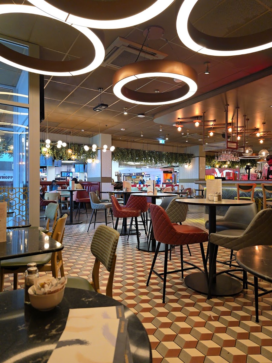 Hawker Bar - Luton Airport-4