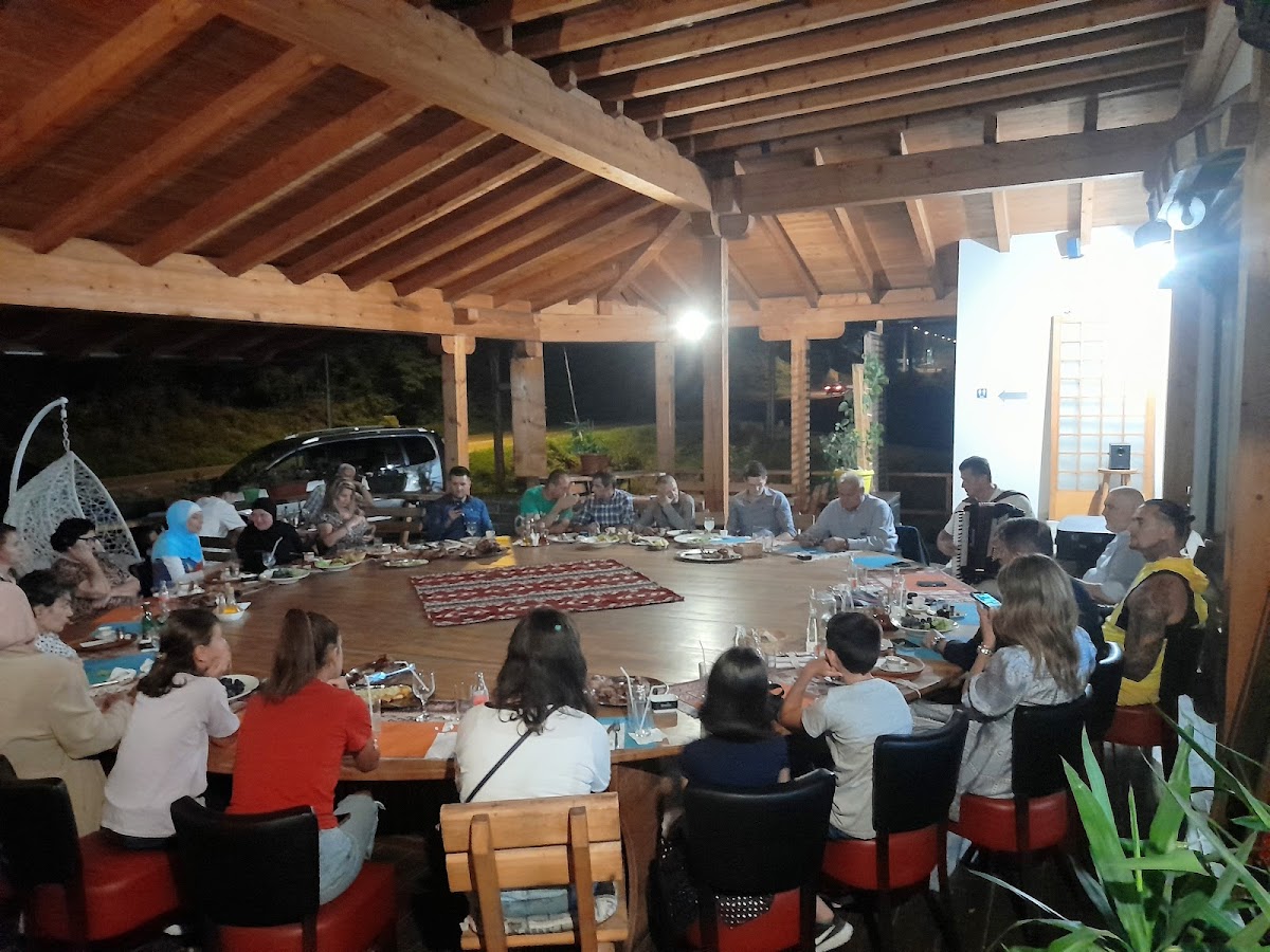 Heljdaeko Restoran 'sinija'