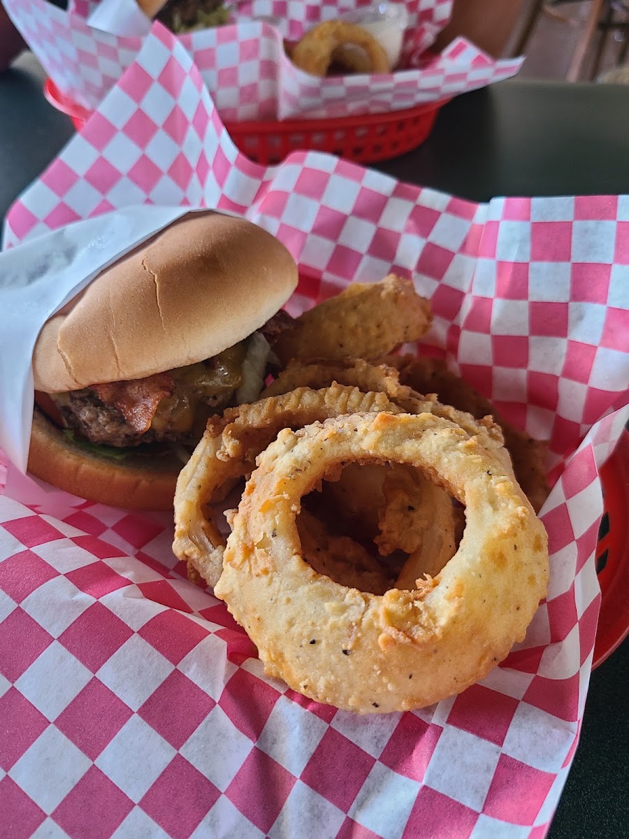 Hideout Burgers-9