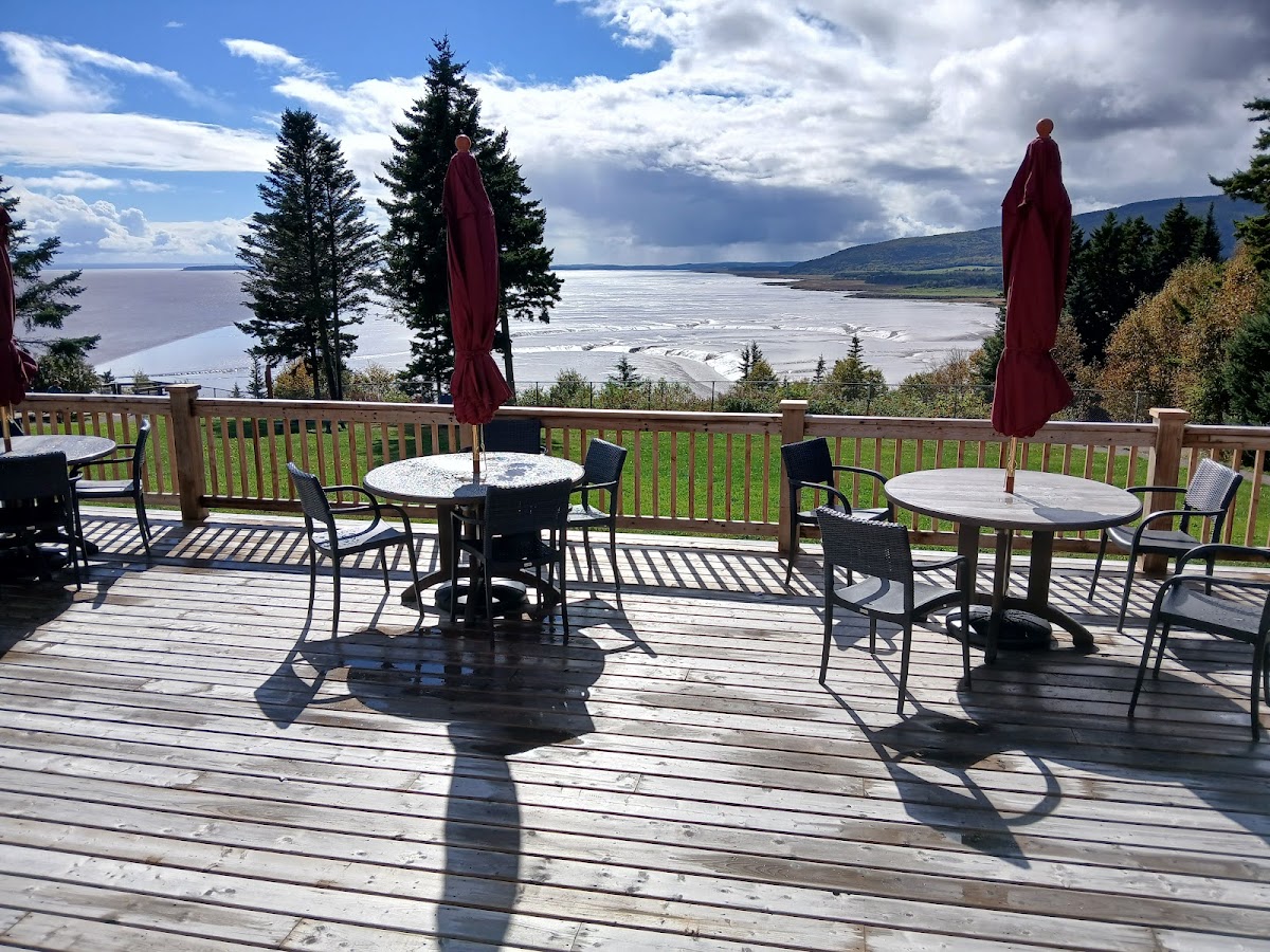 High Tide Café