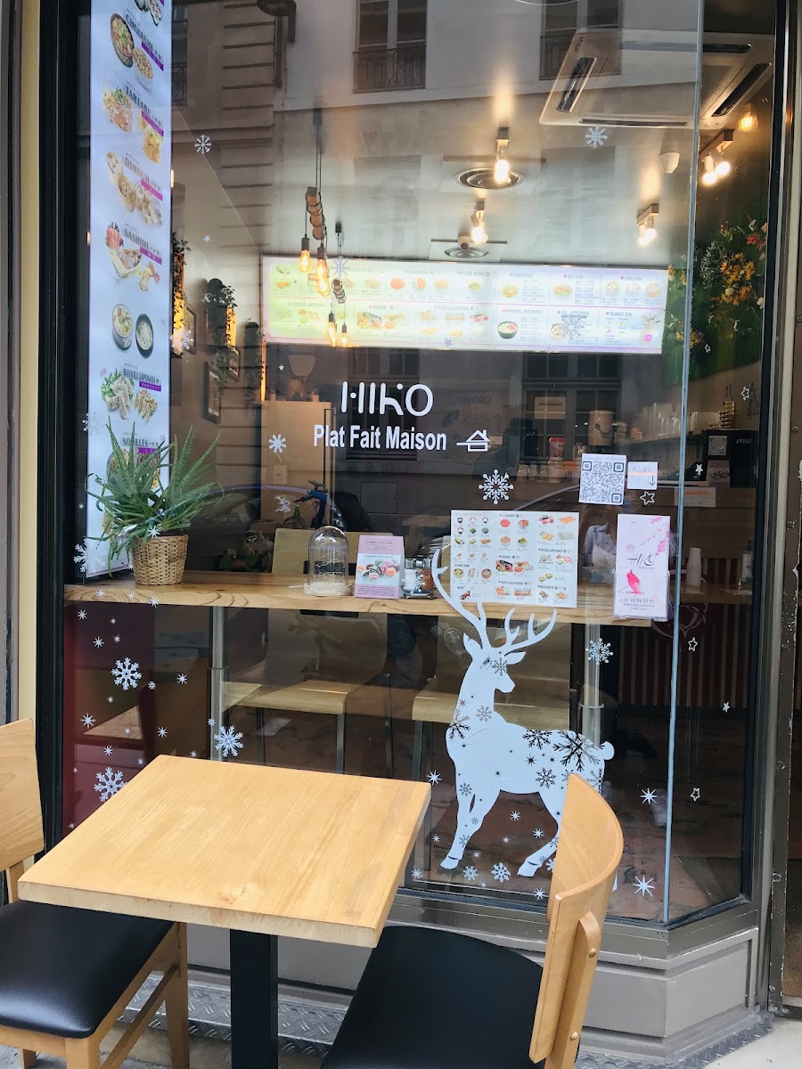Hiko Oki Capucines