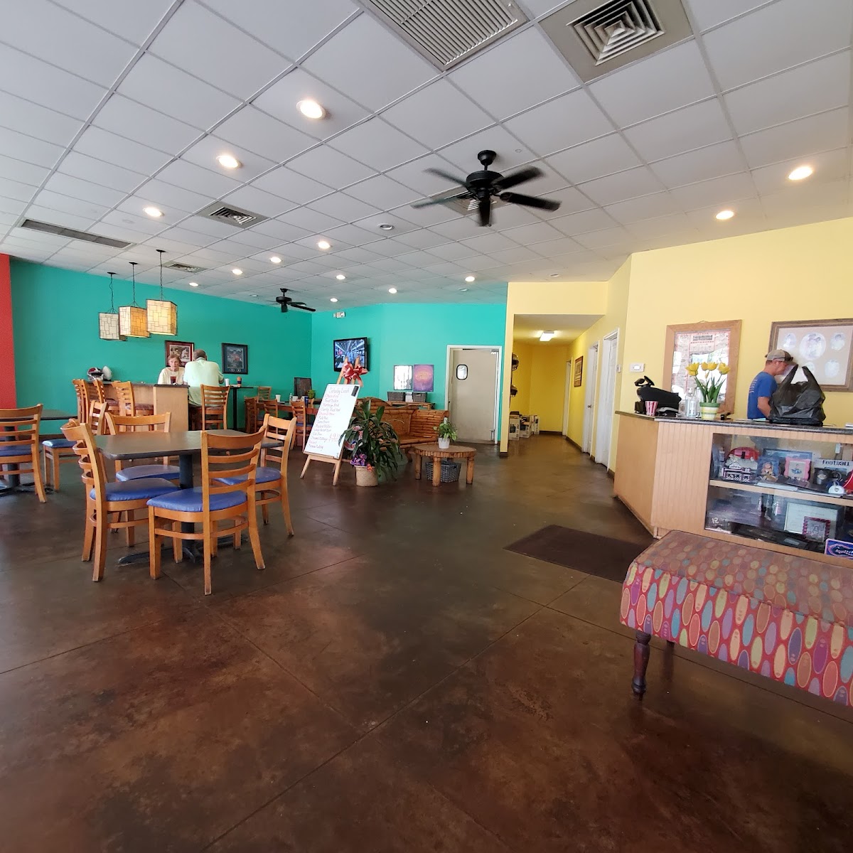 Holiday Restaurant