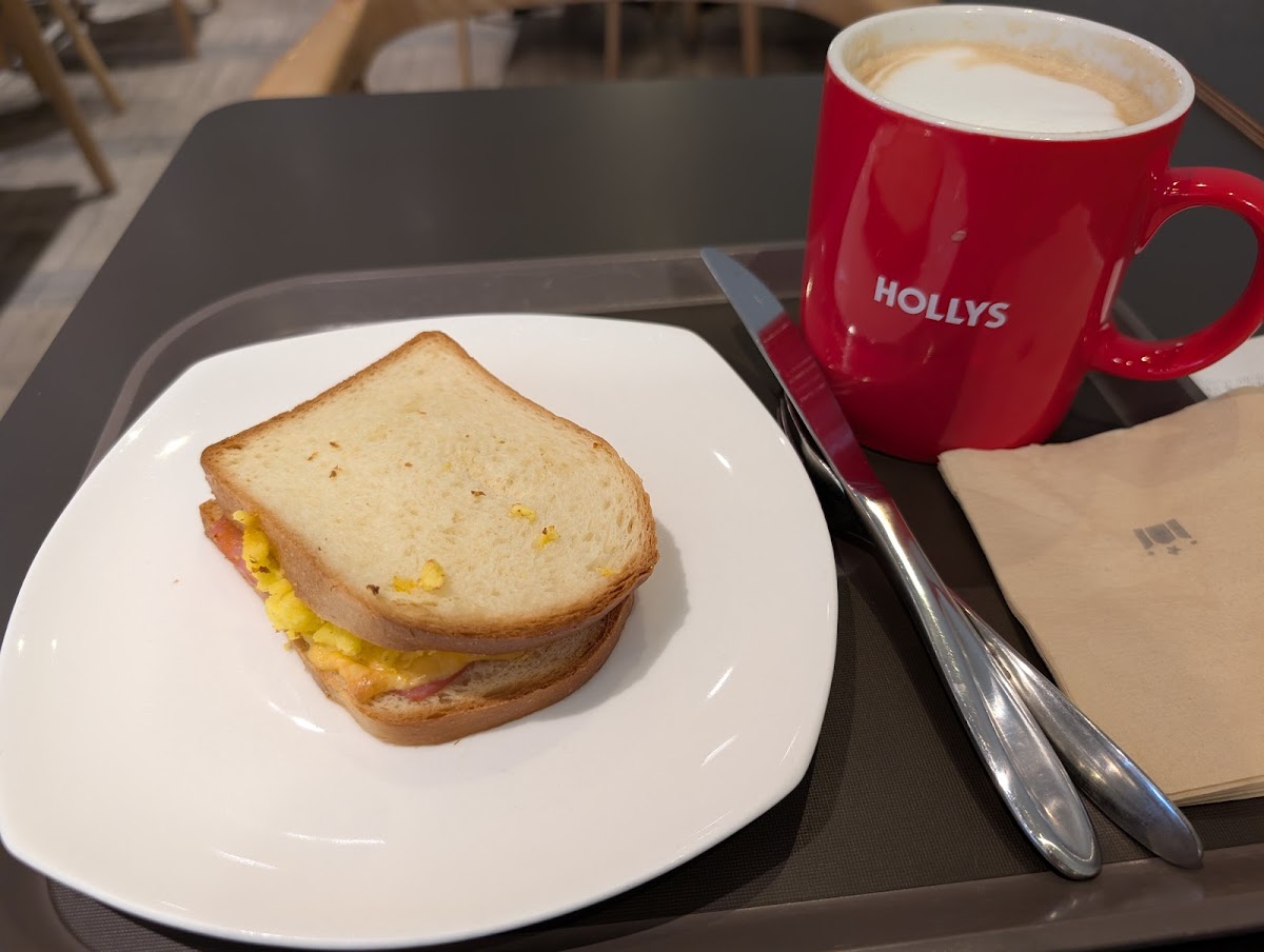 Holly Coffee-3