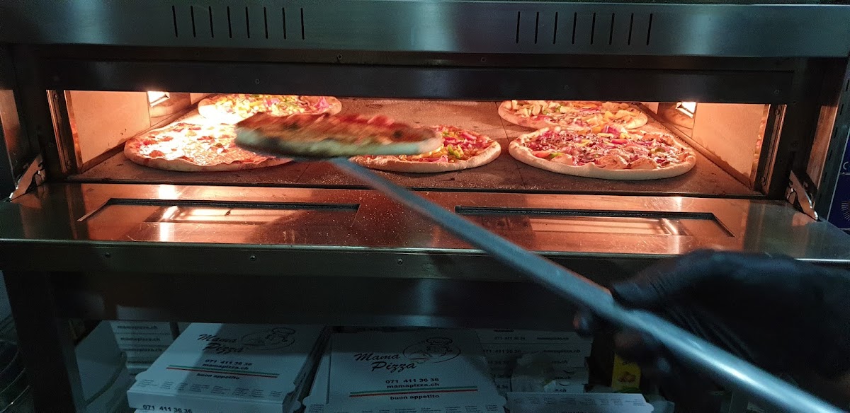 Holzofen Mama Pizza // Pizzakurier