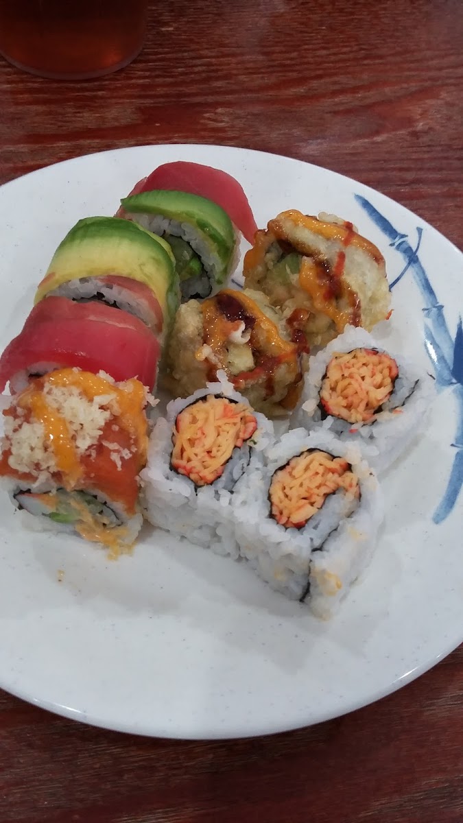 Hong Kong Buffet Sushi Hibachi Lounge-6