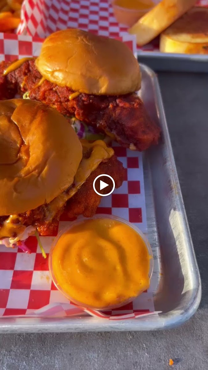 Hot Chickz Chicken Sandwiches-2