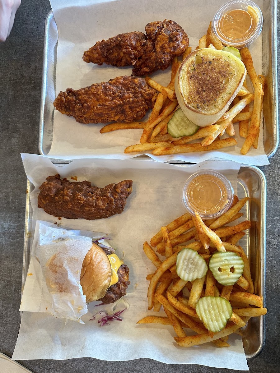 Hot Chickz Chicken Sandwiches-6