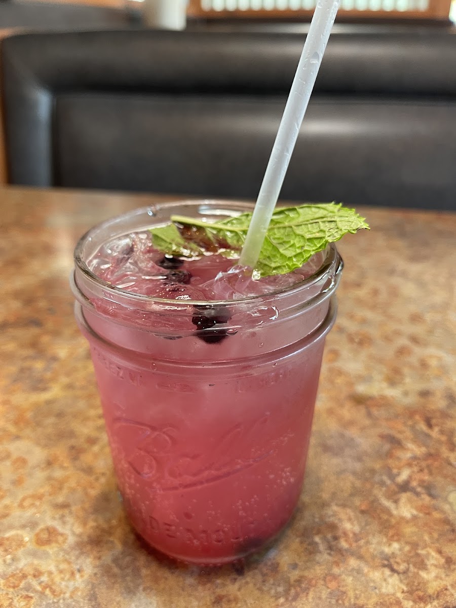 Huckleberry's Breakfast & Lunch-9