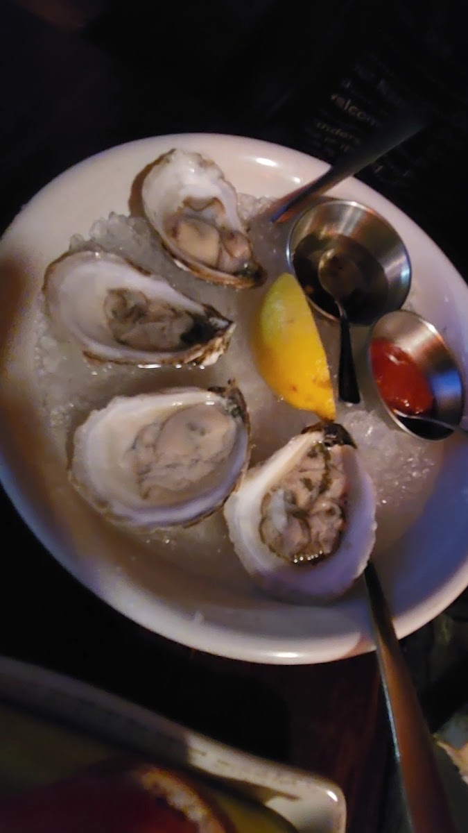 Hugo's Bar & Grill-2